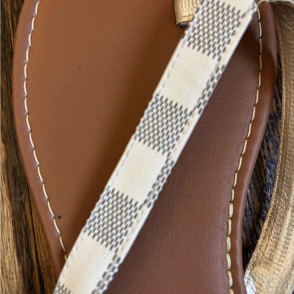 Designer-Inspired Flip Flops - Picture 2 of 2